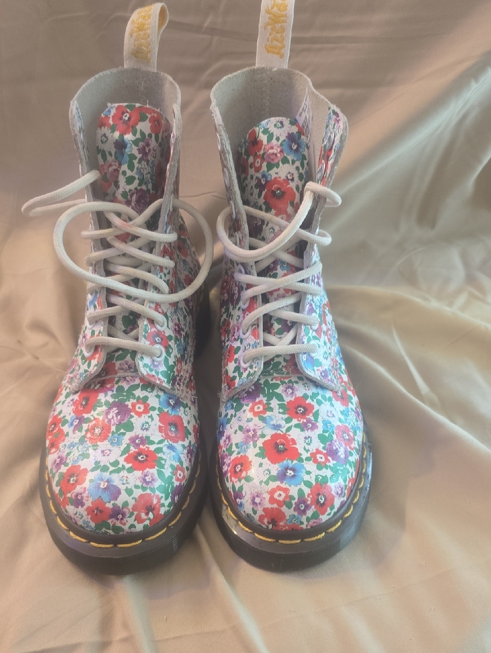 Dr. Martens Kids Floral Lace-Up Boots - White Multi-Color